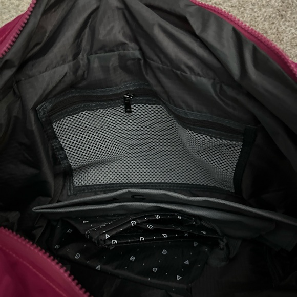 Sol and Selene intuition east west tote Magenta NWT - quilted puffer bag - Picture 7 of 7